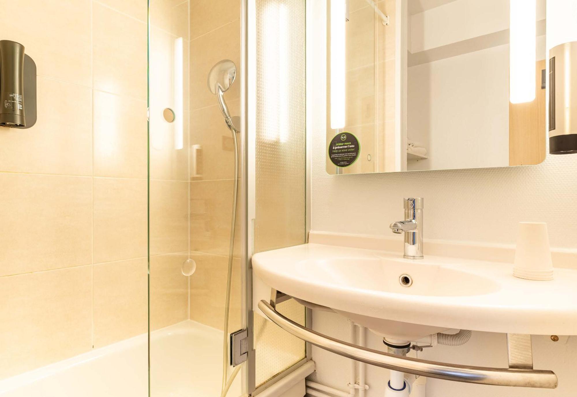 B&B Hotel Nantes Atlantis Le Zenith Сен-Эрблен Экстерьер фото